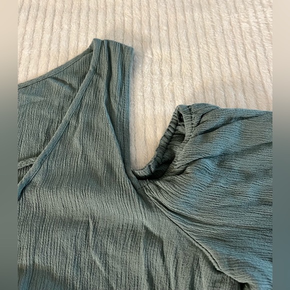 Rue 21 Green Cold Shoulder Blouse - Picture 4 of 6